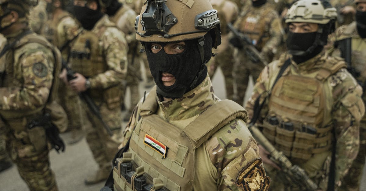 如何充分利用游戏社区来快速反应和解决技术支持问题？